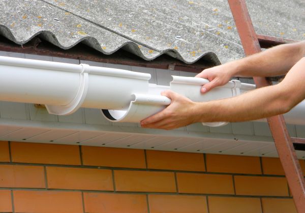 Gutter Hanging in Salt Lake City